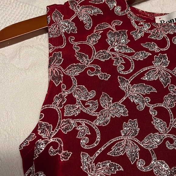 Beautiful Ronni Nicole sleeveless red and silver top size medium - Picture 2 of 5
